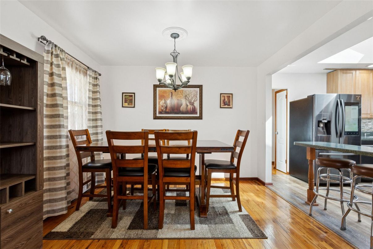 Chandelier, Dining room, Interior, Kitchen, Stainless Steel Appliances, Wood Texture Flooring
