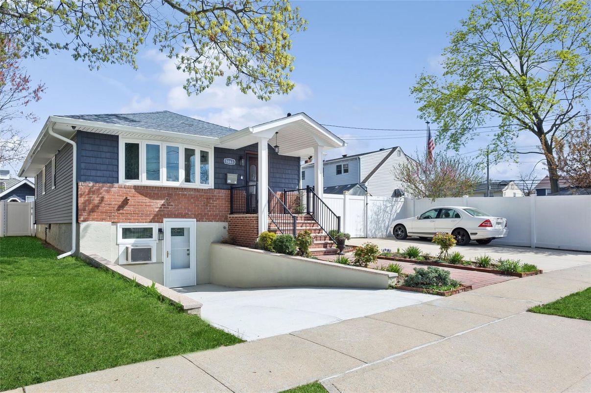 Exterior, Facade, Brick Facade, Raised Ranch