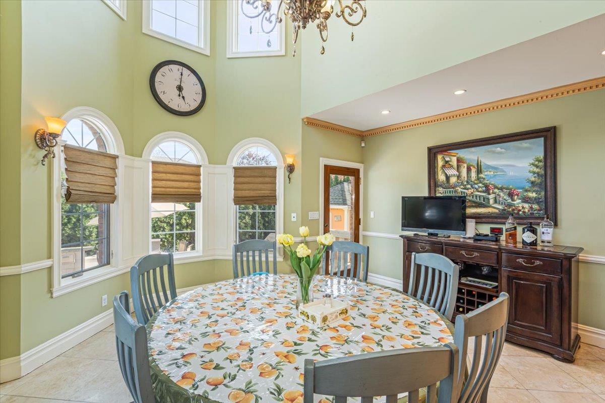 Dining room, Interior, Recessed Lighting