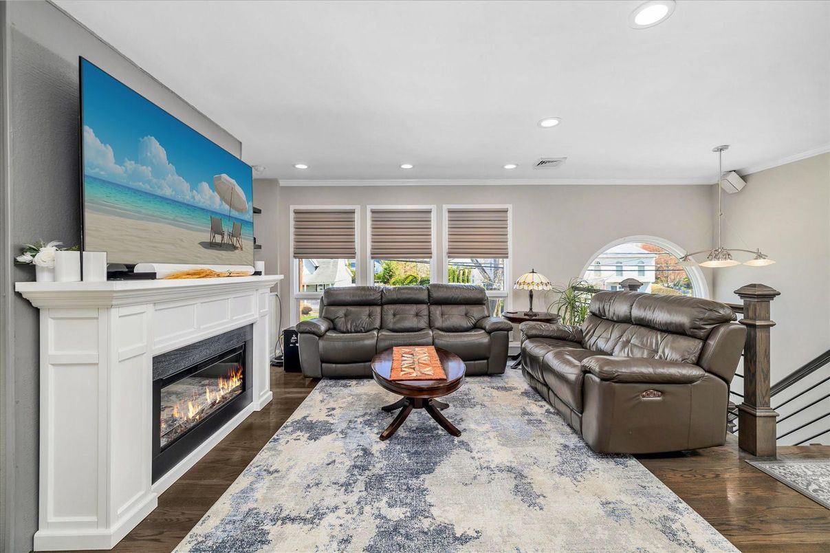 Fireplace, Interior, Living room, Pendant Lights, Recessed Lighting, Wood Texture Flooring