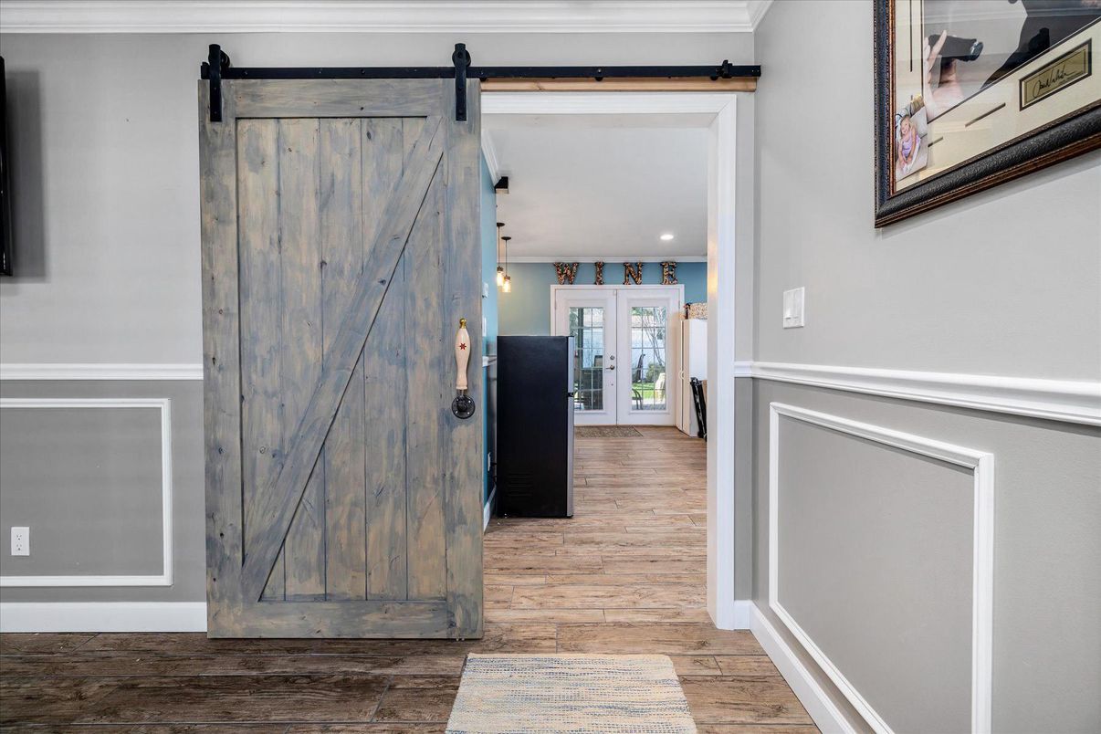Interior, Pendant Lights, Recessed Lighting, Wood Texture Flooring