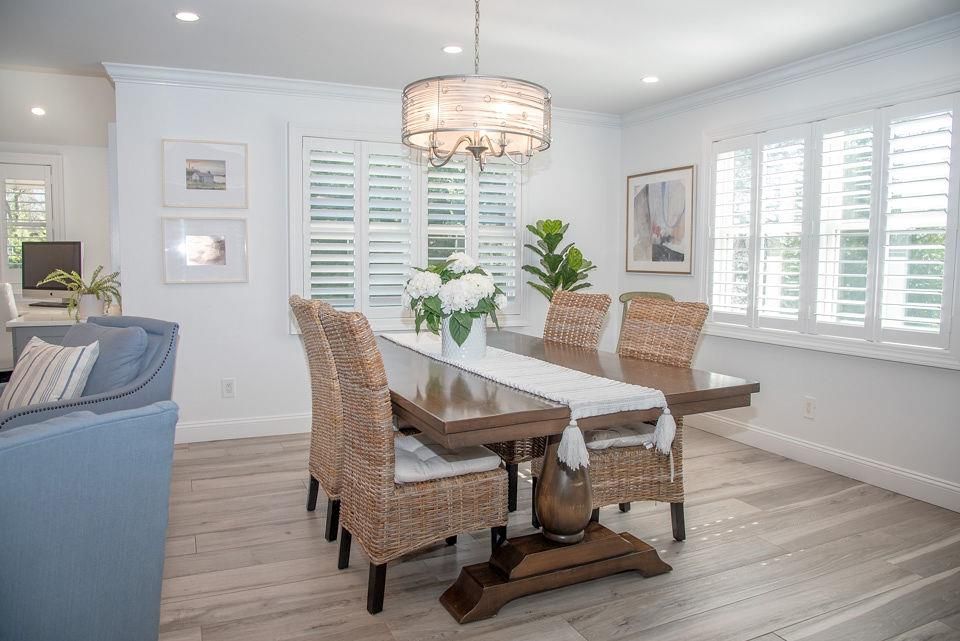 Chandelier, Dining room, Interior, Recessed Lighting, Wood Texture Flooring