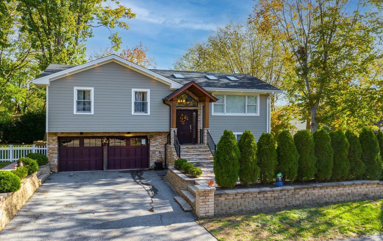 Attached, Exterior, Facade, Raised Ranch