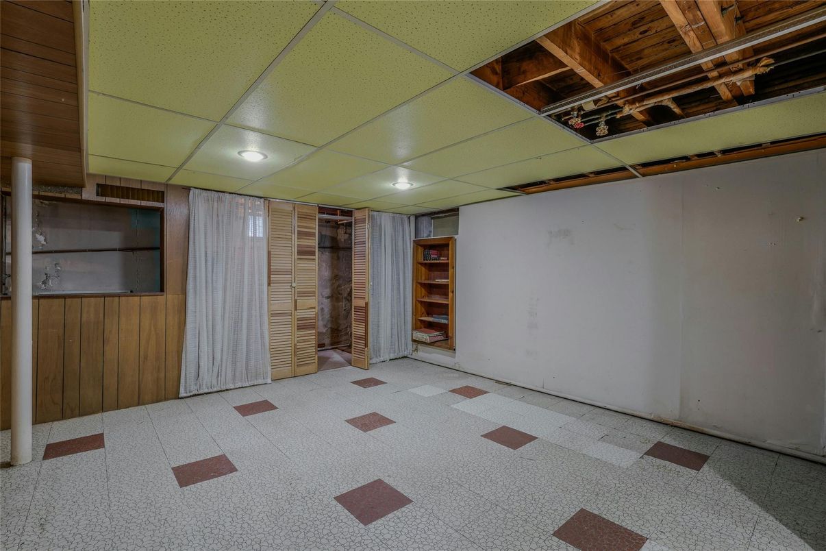 Empty room, Interior, Recessed Lighting