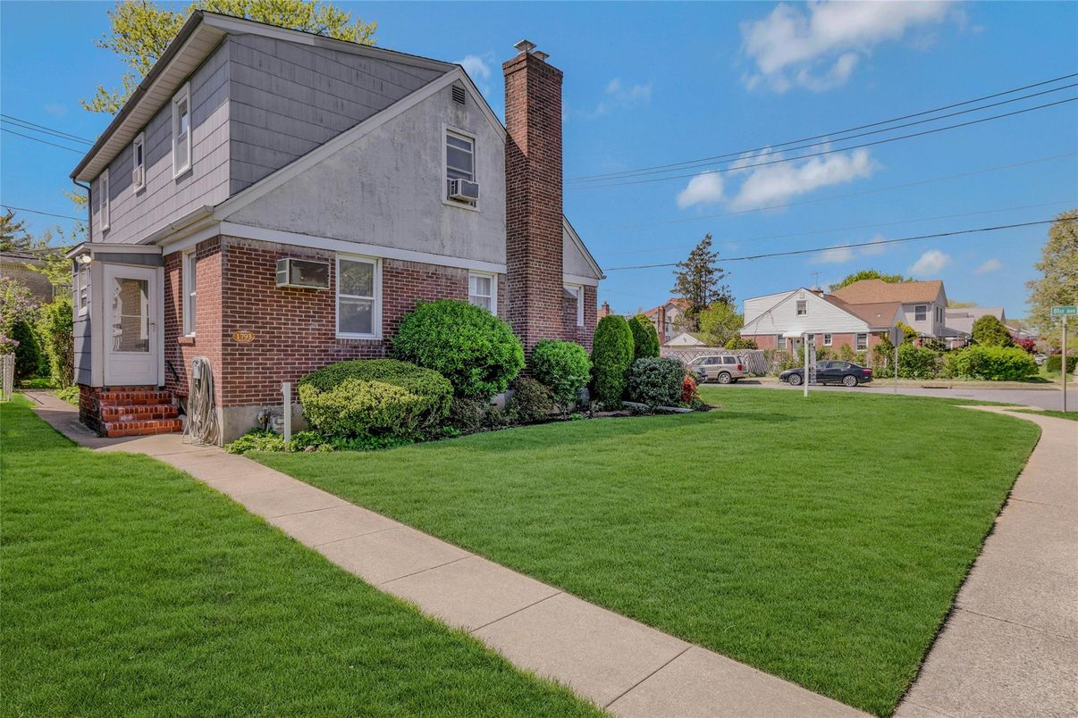 Exterior, Facade, Brick Facade, Cape Cod