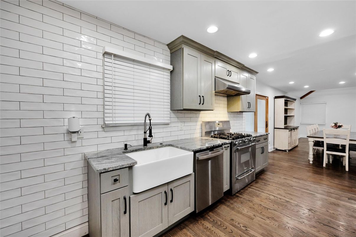 Dining room, Interior, Kitchen, Recessed Lighting, Stainless Steel Appliances, Wood Texture Flooring