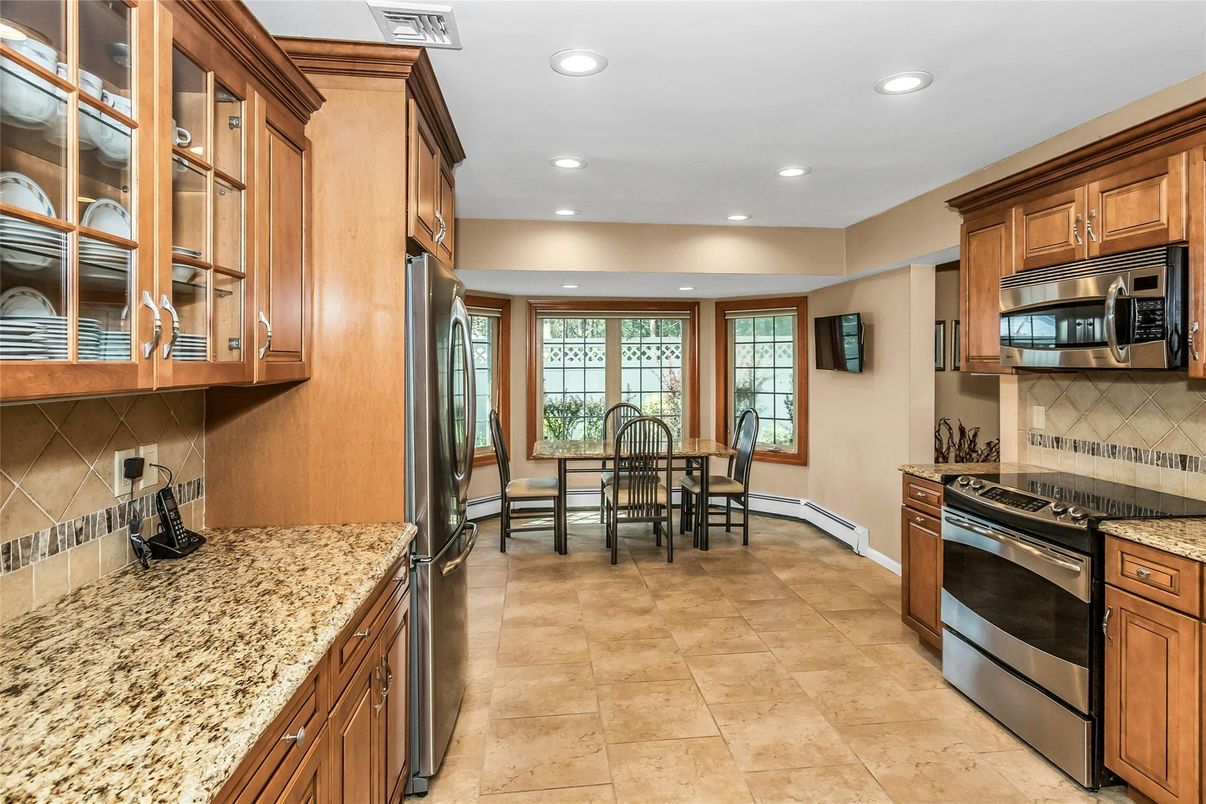 Dining room, Interior, Kitchen, Recessed Lighting, Stainless Steel Appliances