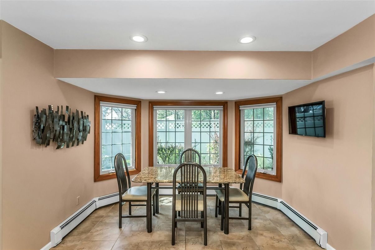 Dining room, Interior, Recessed Lighting