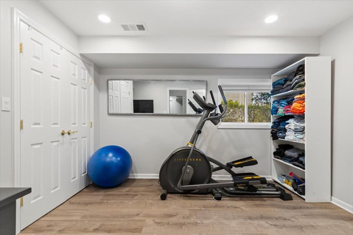 Fitness Equipment, Interior, Recessed Lighting, Wood Texture Flooring