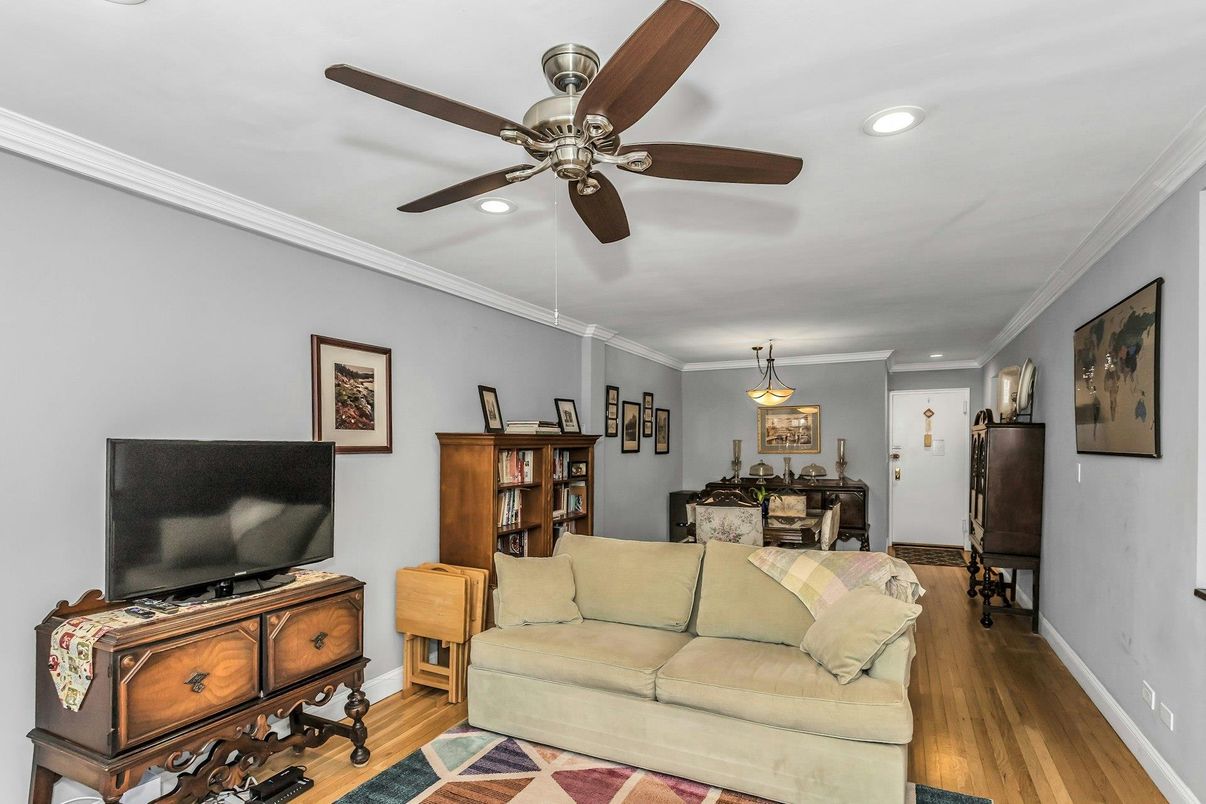 Dining room, Interior, Living room, Pendant Lights, Recessed Lighting, Wood Texture Flooring