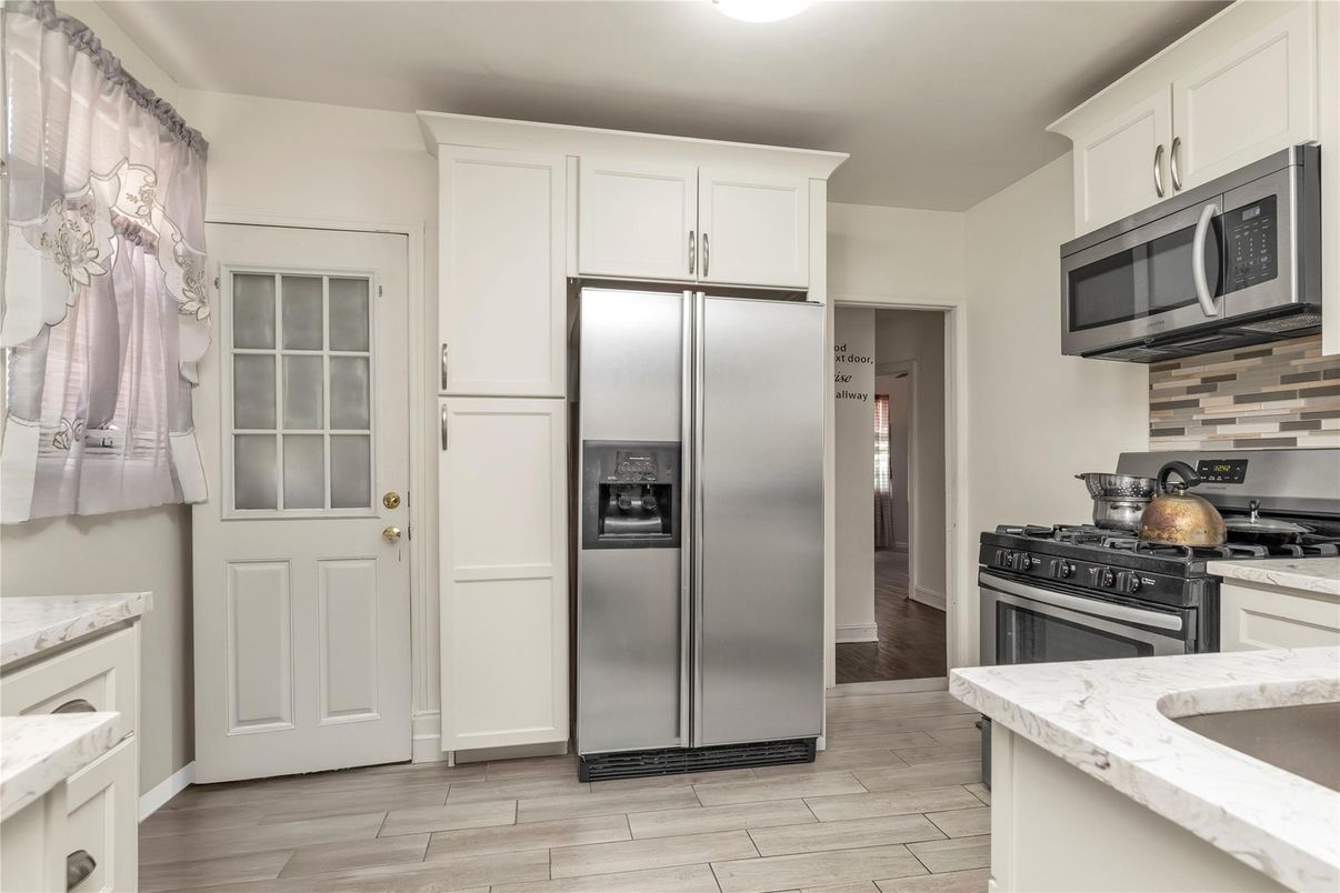 Interior, Kitchen, Stainless Steel Appliances, Wood Texture Flooring