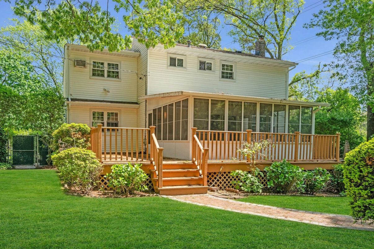 Backyard, Exterior, Facade, Raised Ranch