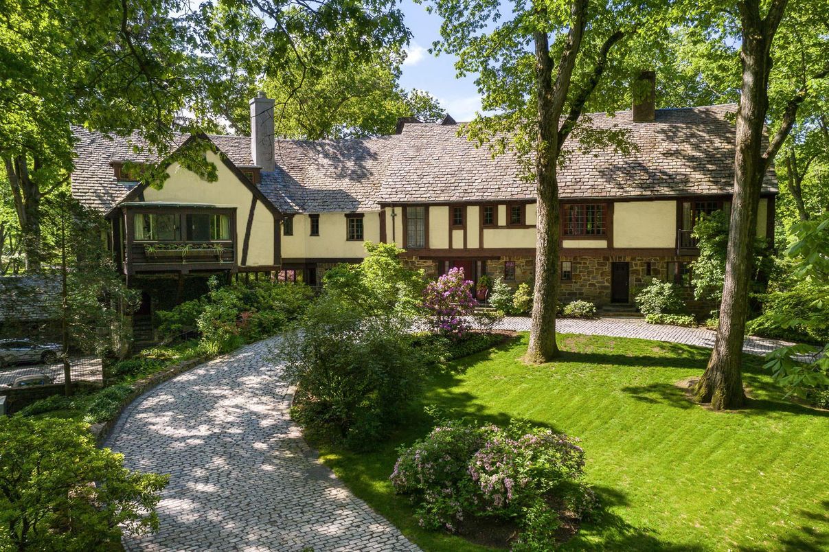 Exterior, Facade, Tudor Revival
