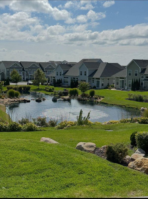 Exterior, Lake
