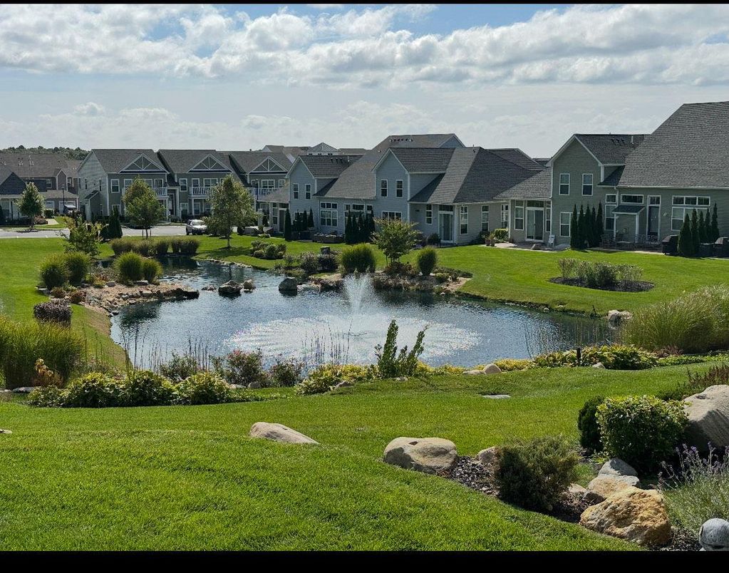 Exterior, Lake