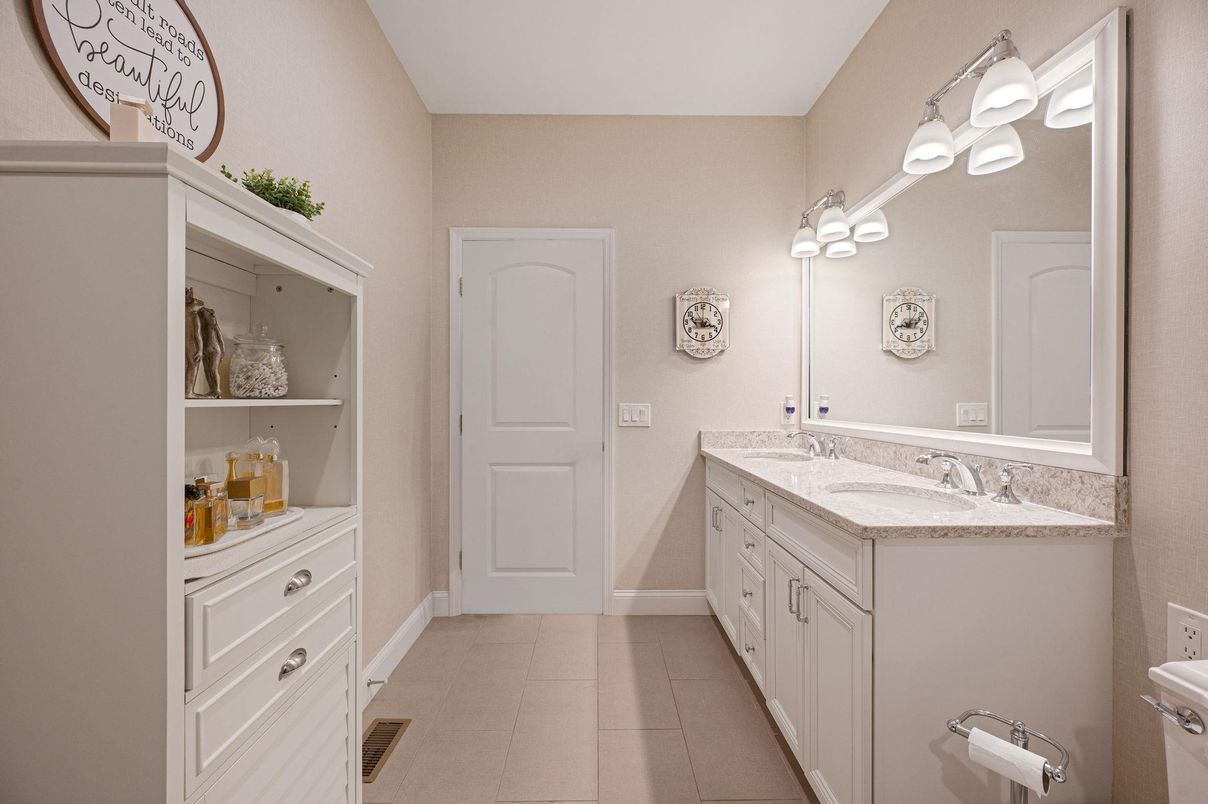 Bathroom, Dual Sink Vanities, Interior