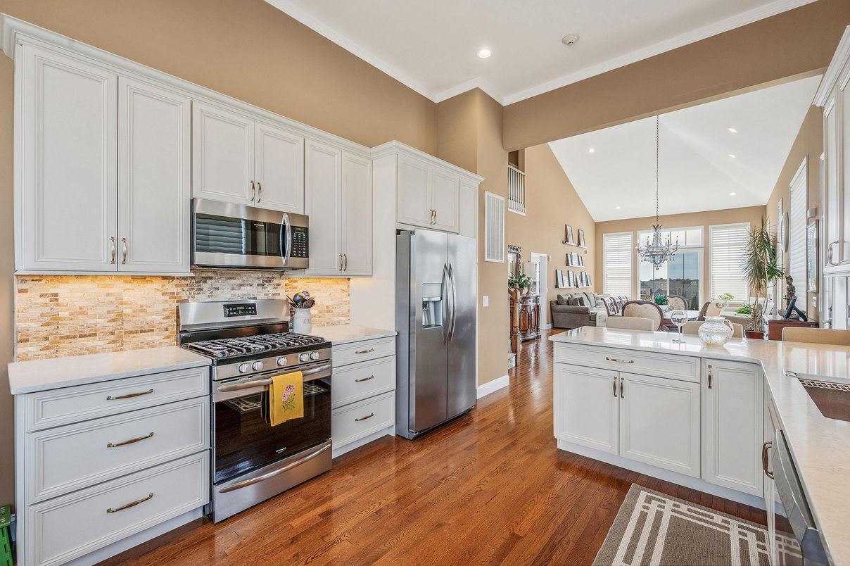 Chandelier, Dining room, Interior, Kitchen, Pendant Lights, Recessed Lighting, Stainless Steel Appliances, Wood Texture Flooring