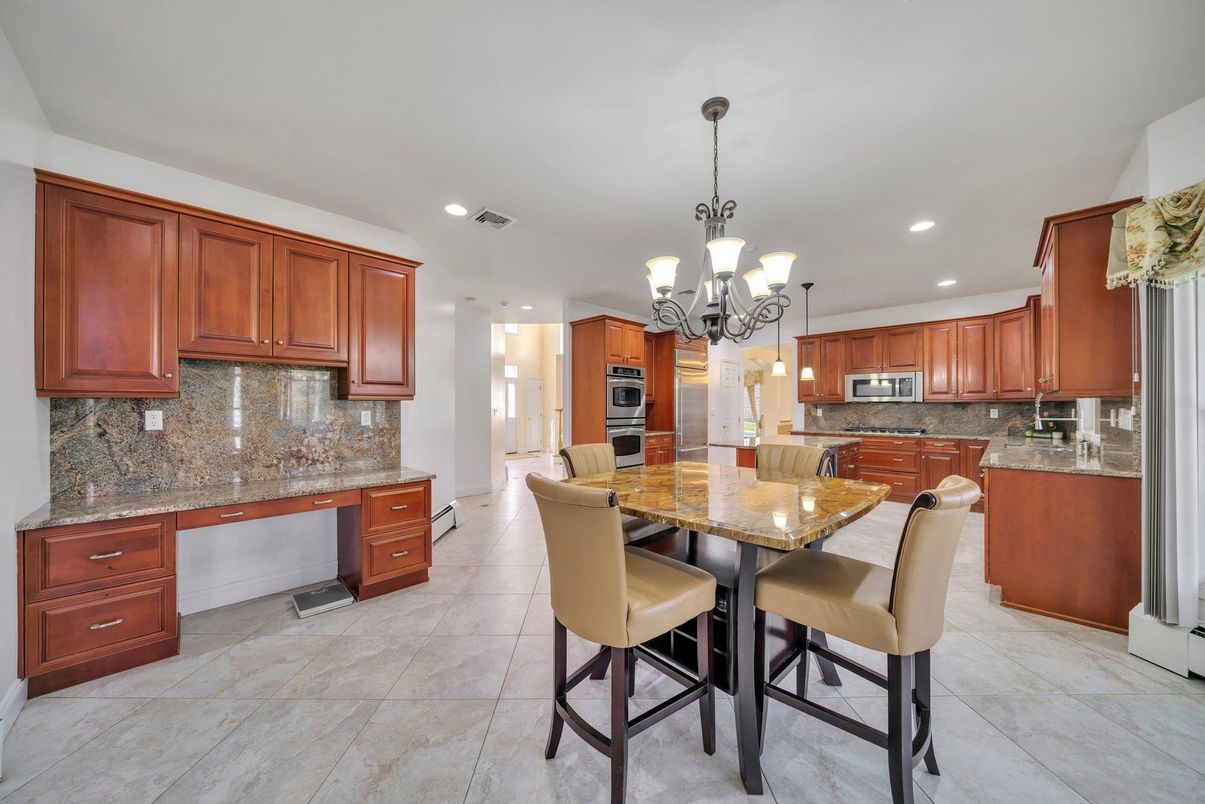 Chandelier, Dining room, Interior, Kitchen, Recessed Lighting, Stainless Steel Appliances