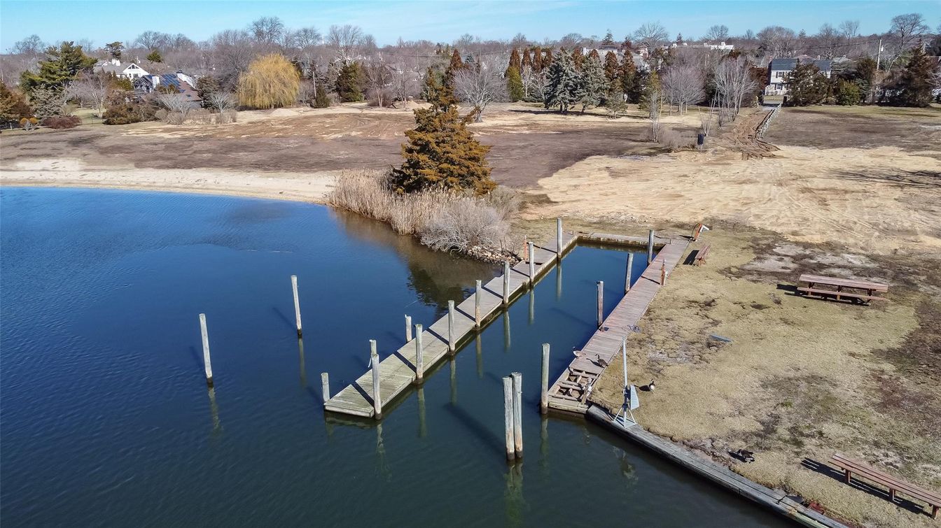 Exterior, Lake