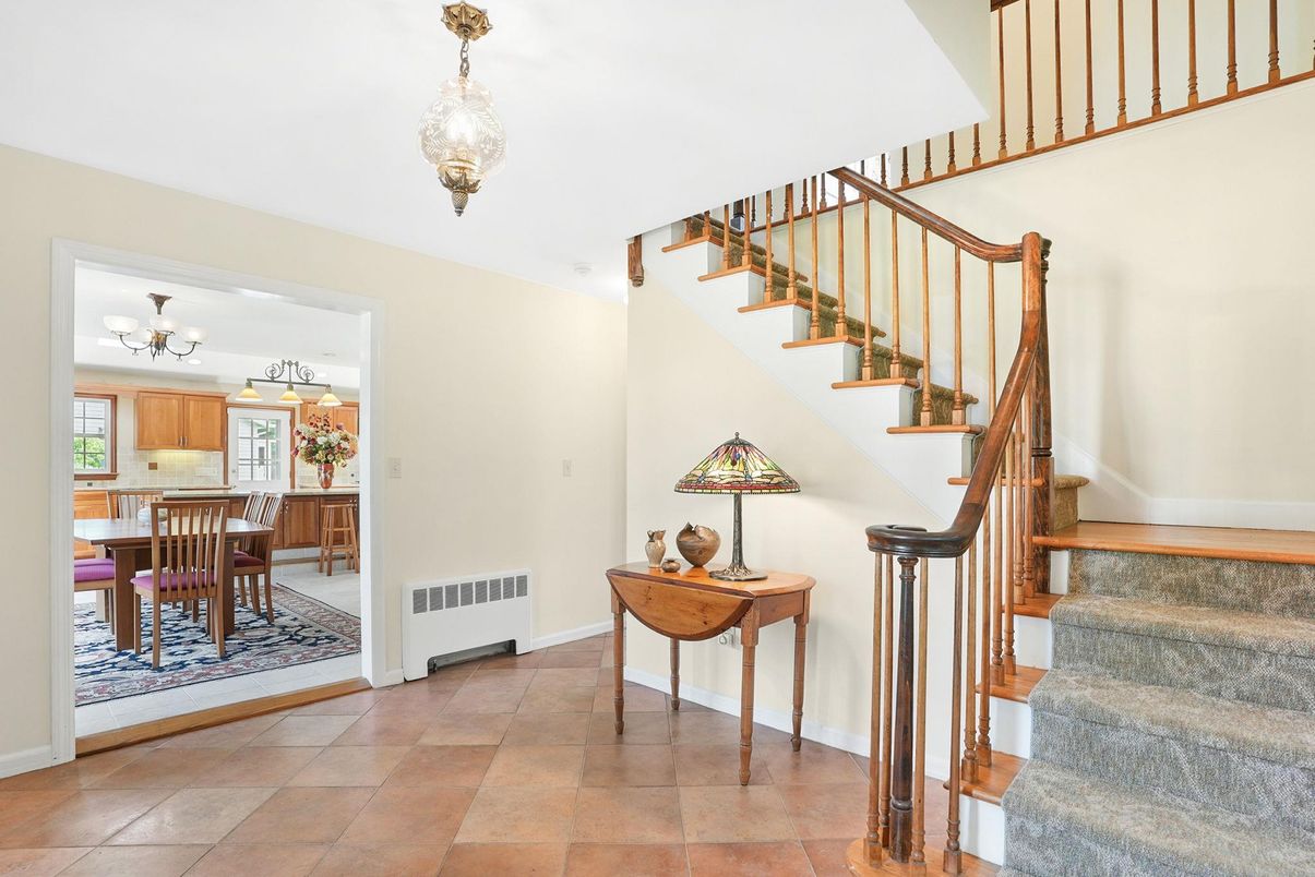 Chandelier, Dining room, Interior, Kitchen