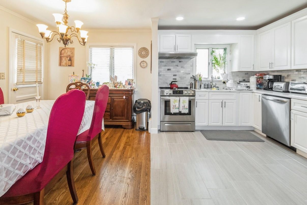Chandelier, Dining room, Interior, Kitchen, Recessed Lighting, Stainless Steel Appliances, Wood Texture Flooring