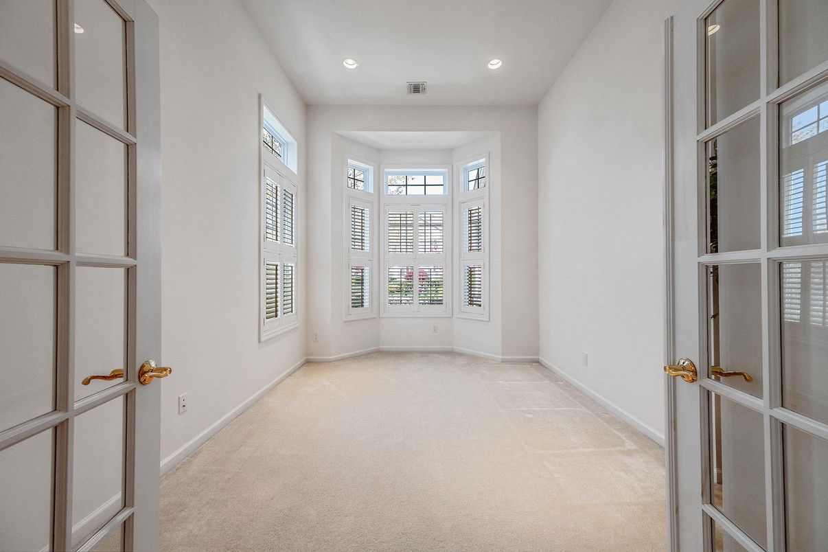Empty room, Interior, Recessed Lighting