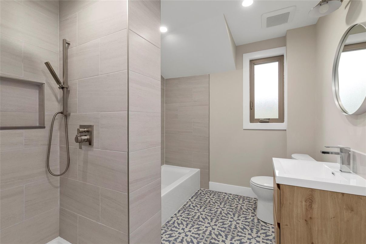 Bathroom, Interior, Recessed Lighting