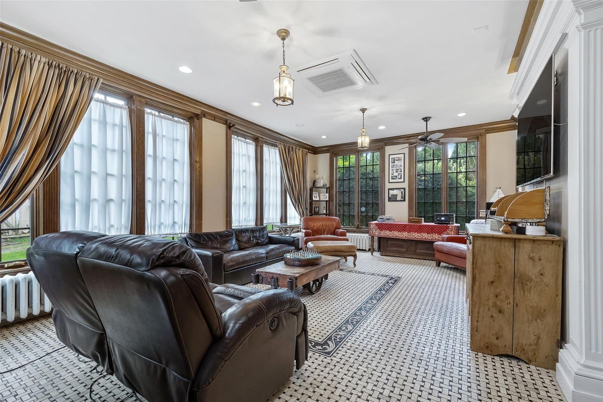 Interior, Living room, Pendant Lights, Recessed Lighting