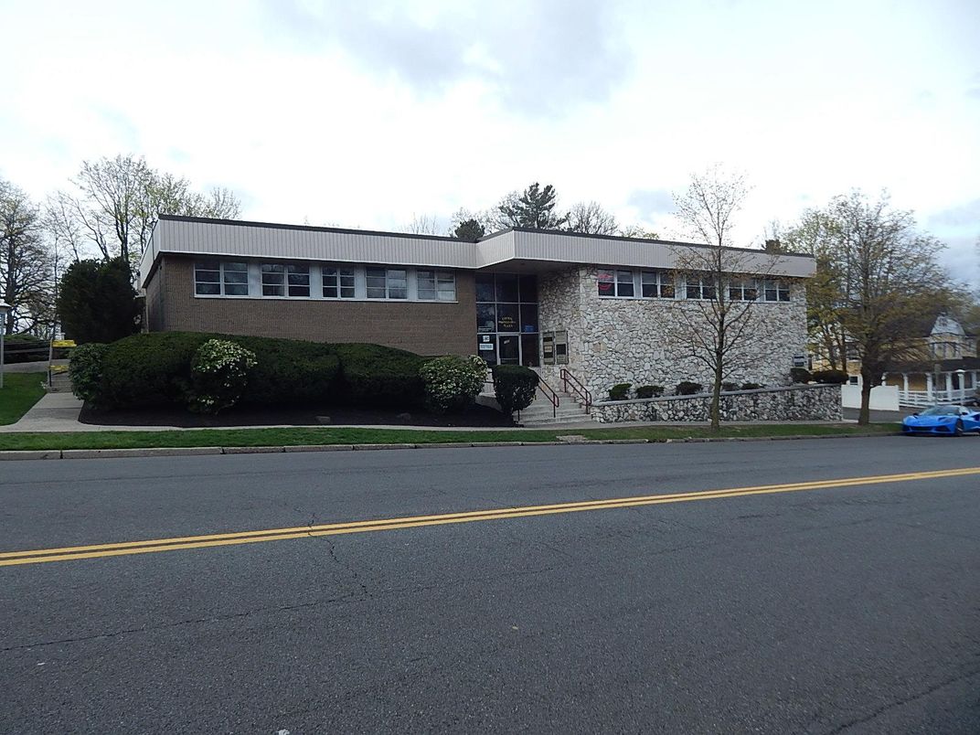 Exterior, Facade, Modern
