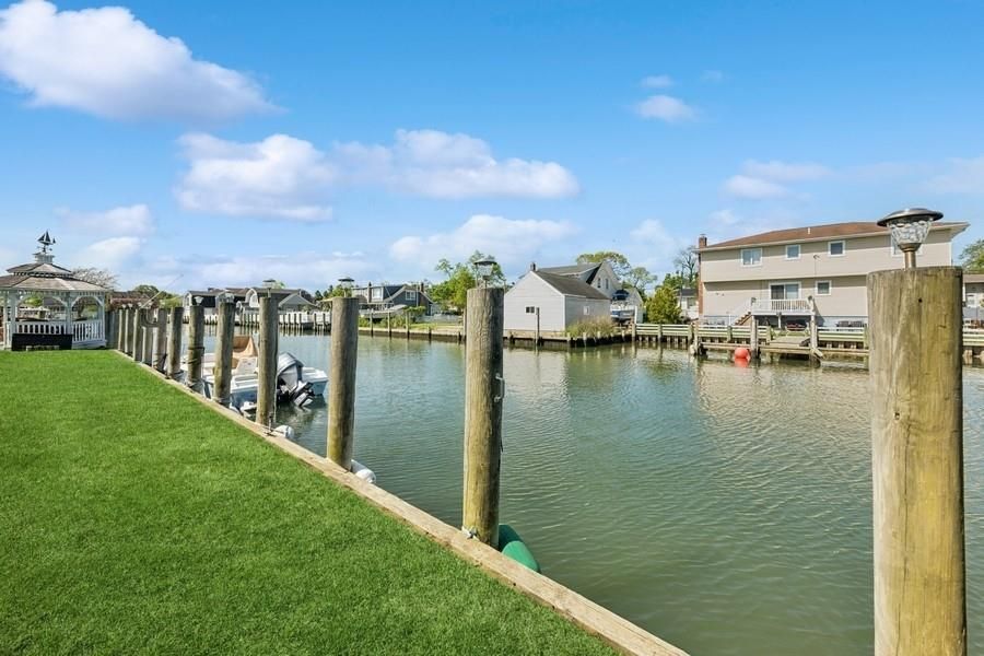 Exterior, Lake