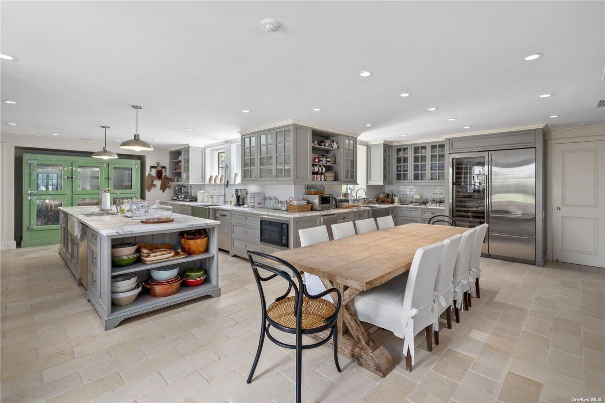 Dining room, Interior, Kitchen, Pendant Lights, Recessed Lighting, Stainless Steel Appliances