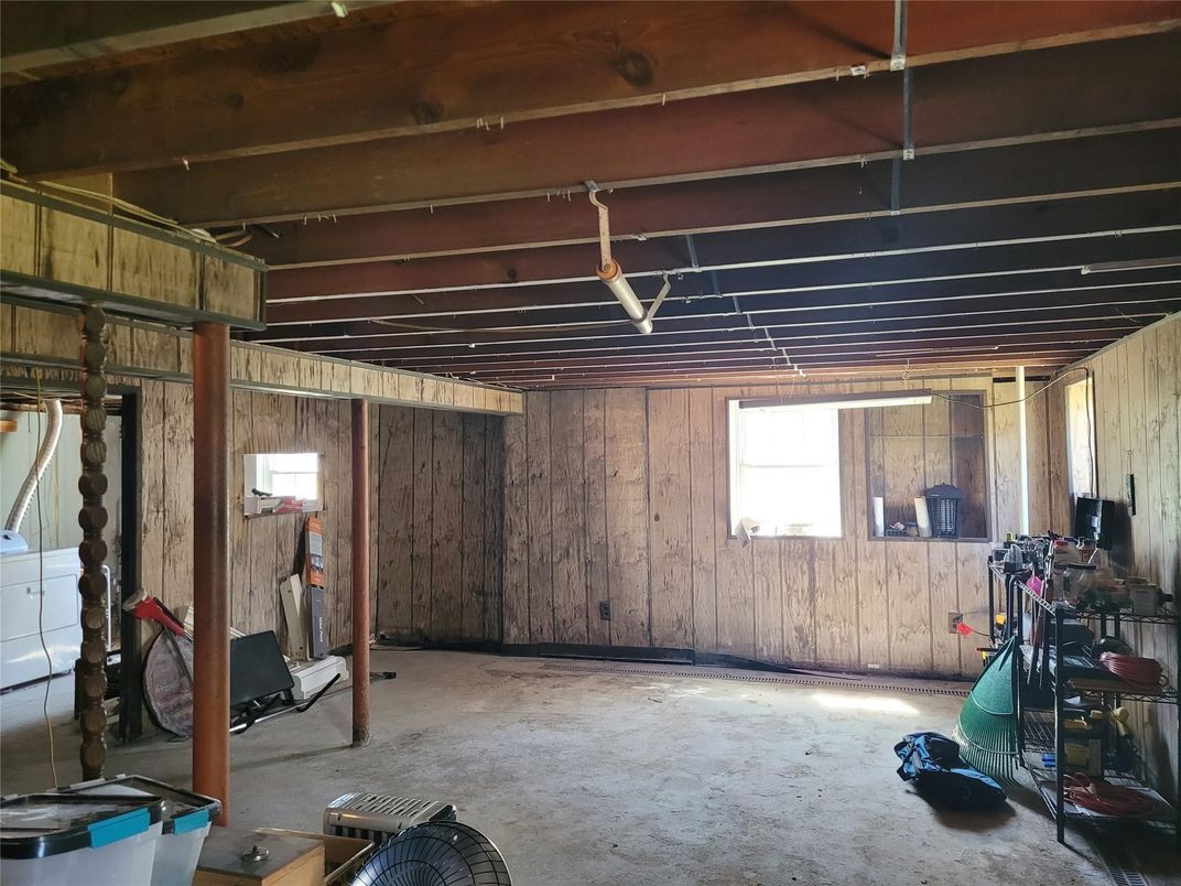 Fitness Equipment, Interior, Wooden Beams, Wooden Walls
