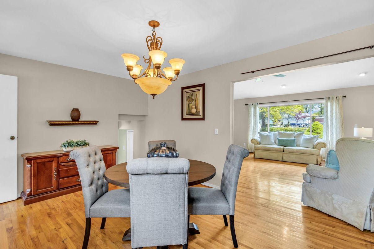 Chandelier, Dining room, Interior, Living room, Recessed Lighting, Wood Texture Flooring