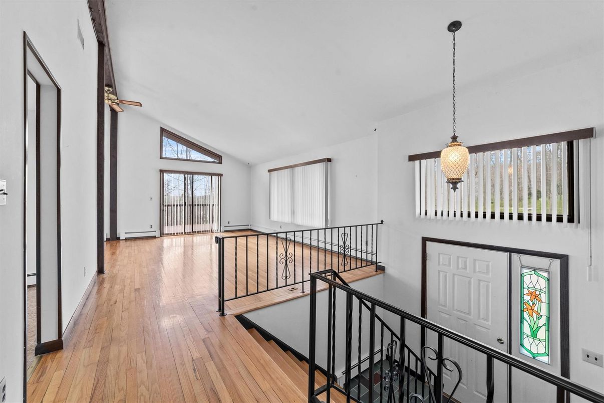 Interior, Pendant Lights, Wood Texture Flooring