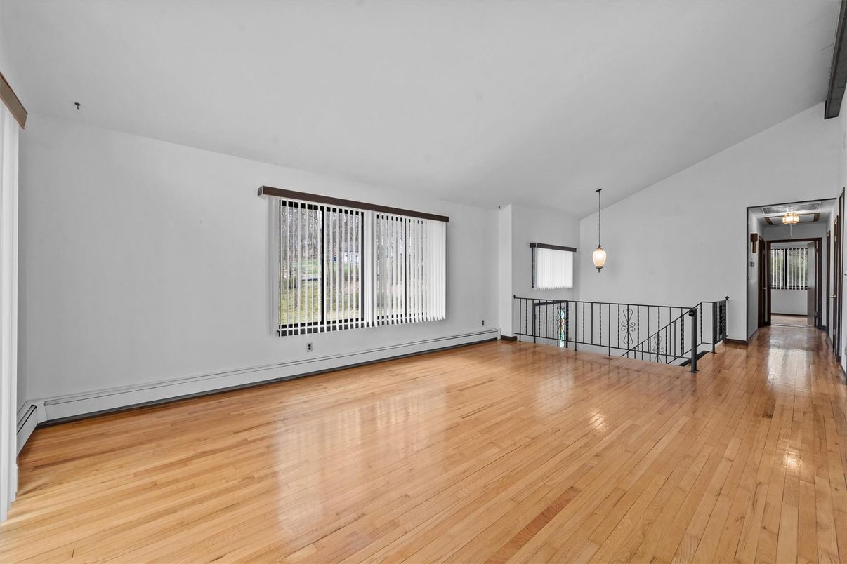 Empty room, Interior, Pendant Lights, Wood Texture Flooring