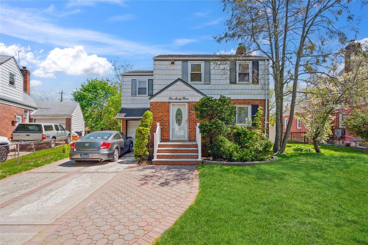 Exterior, Facade, Brick Facade, Raised Ranch