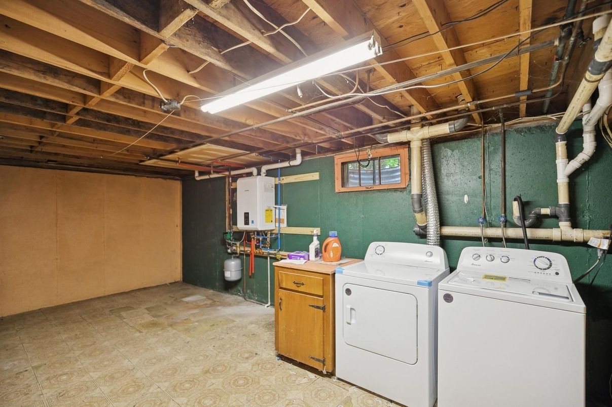 Interior, Washer, Wooden Beams, Wooden Ceilings