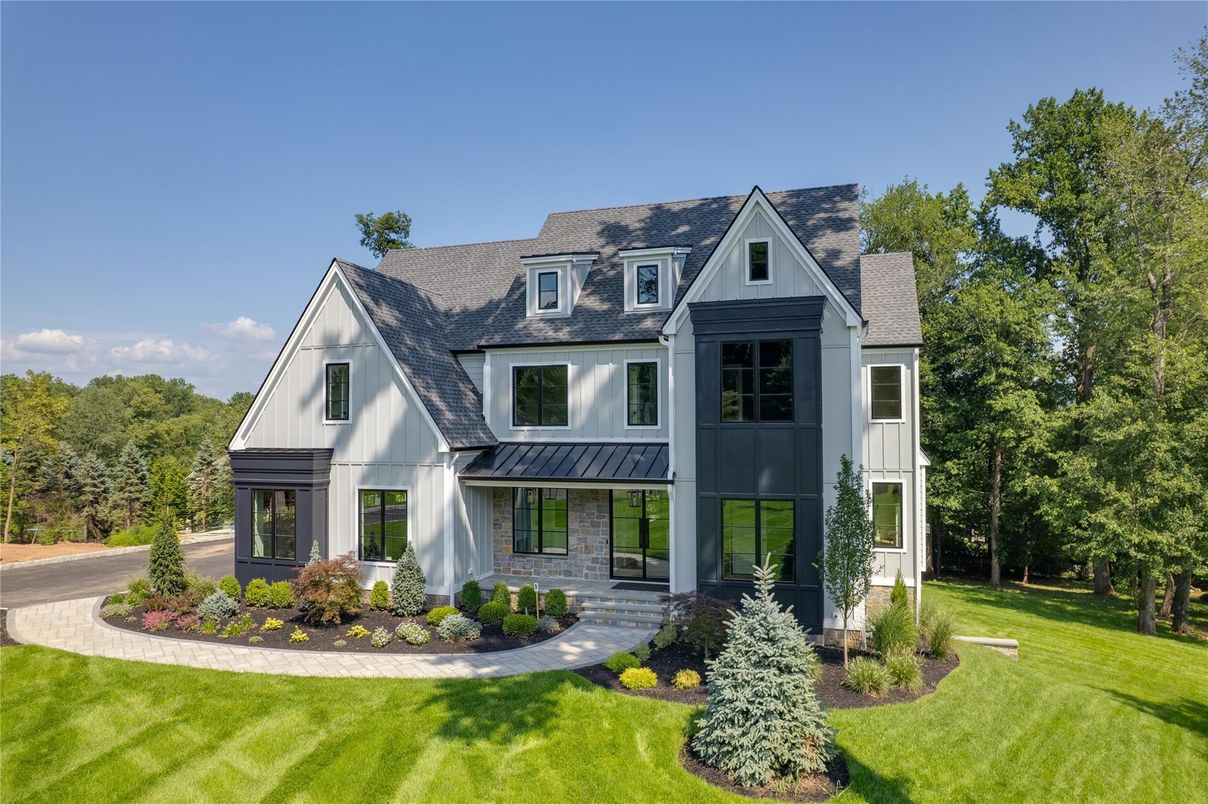 Exterior, Facade, Farmhouse