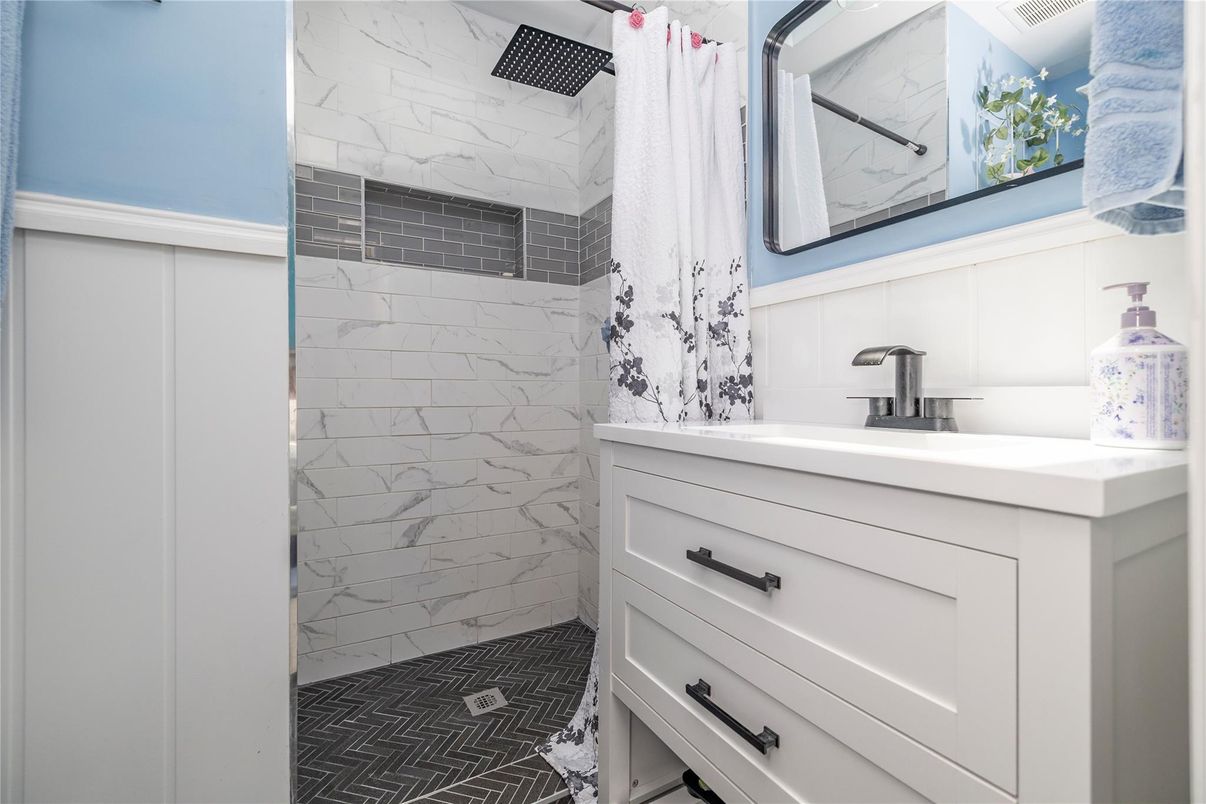Bathroom, Interior, Marble Walls