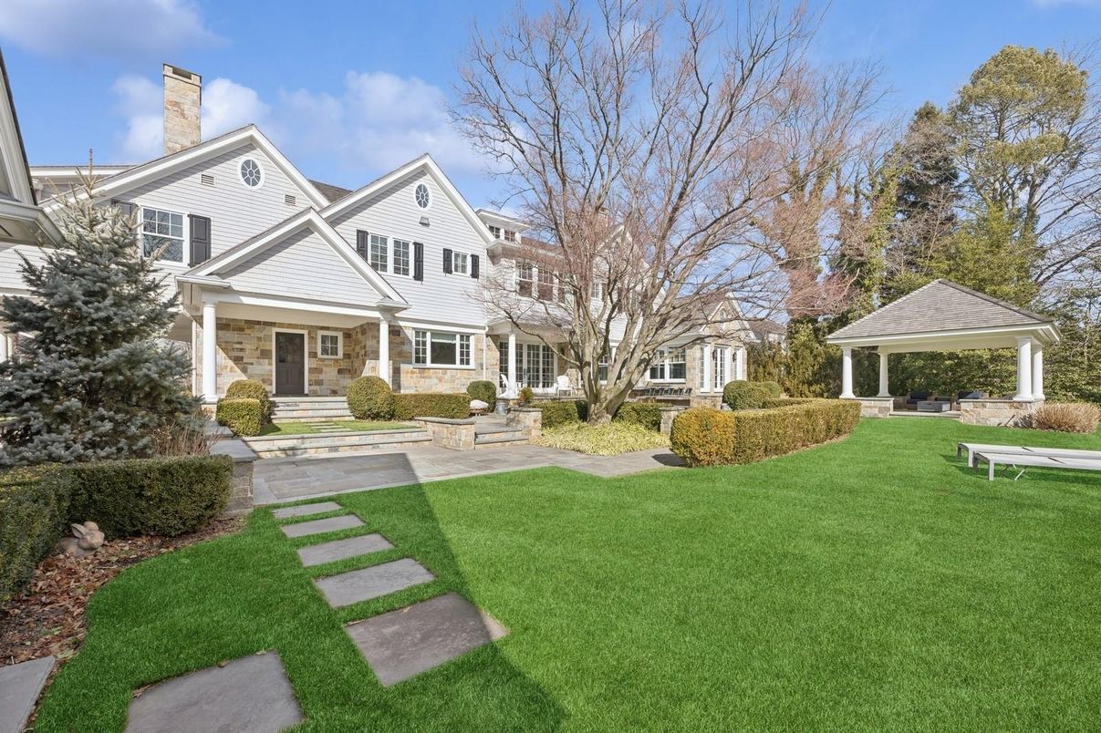 Backyard, Exterior, Facade, Queen Anne Victorian
