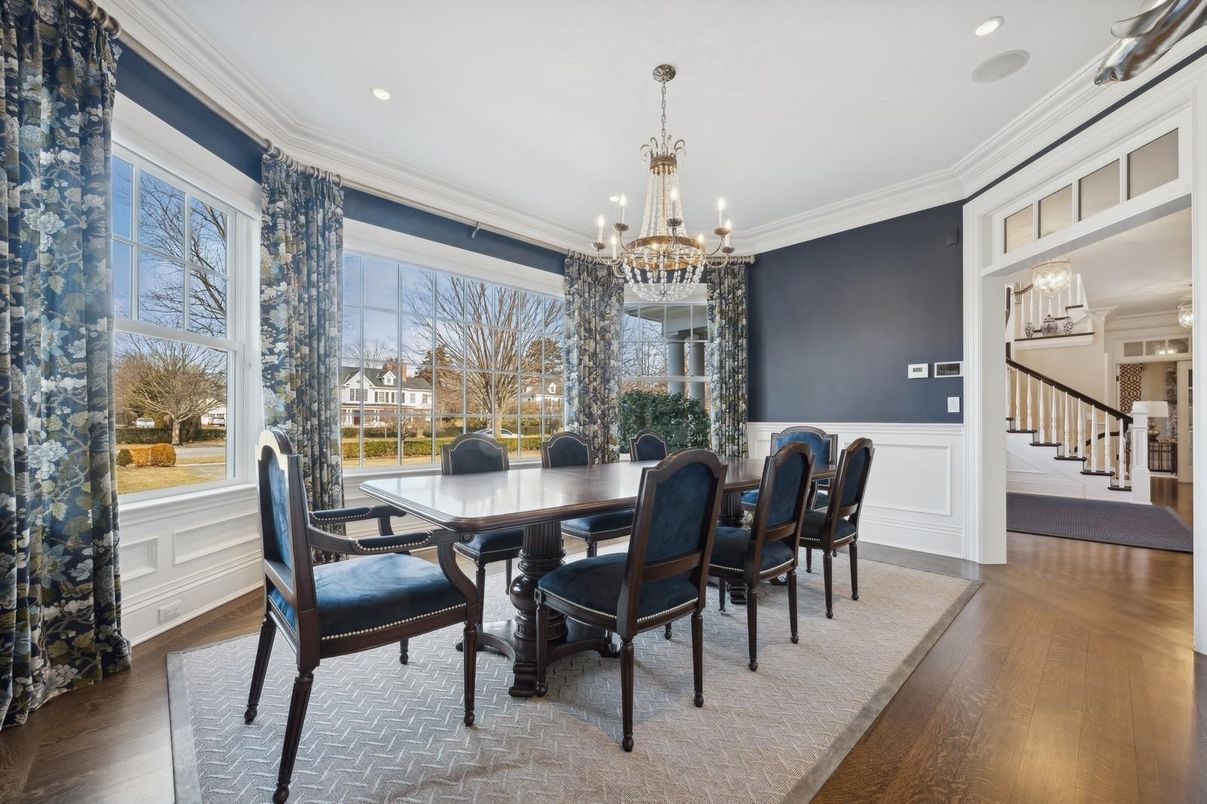 Chandelier, Dining room, Interior, Recessed Lighting, Wood Texture Flooring