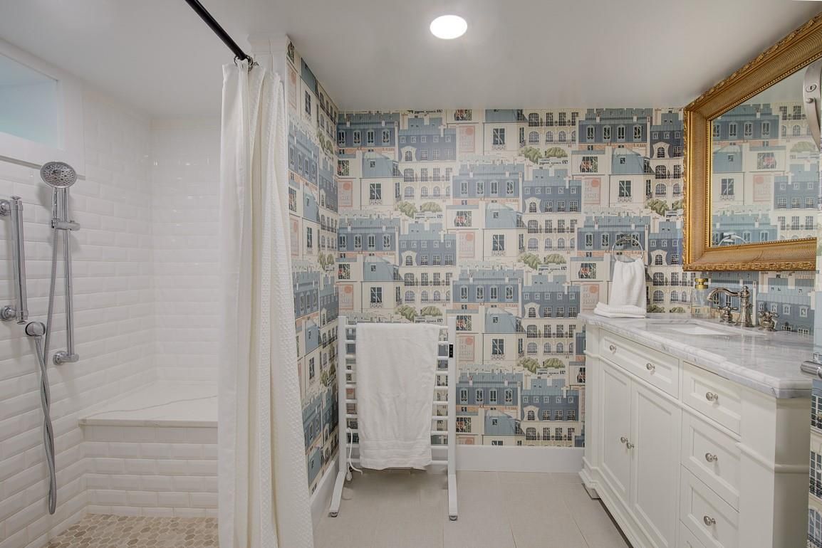 Bathroom, Interior, Recessed Lighting