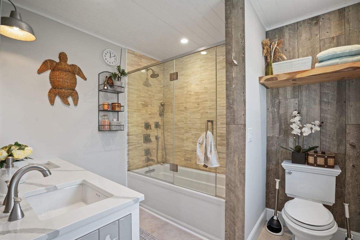 Bathroom, Glass Shower, Interior, Pendant Lights, Recessed Lighting