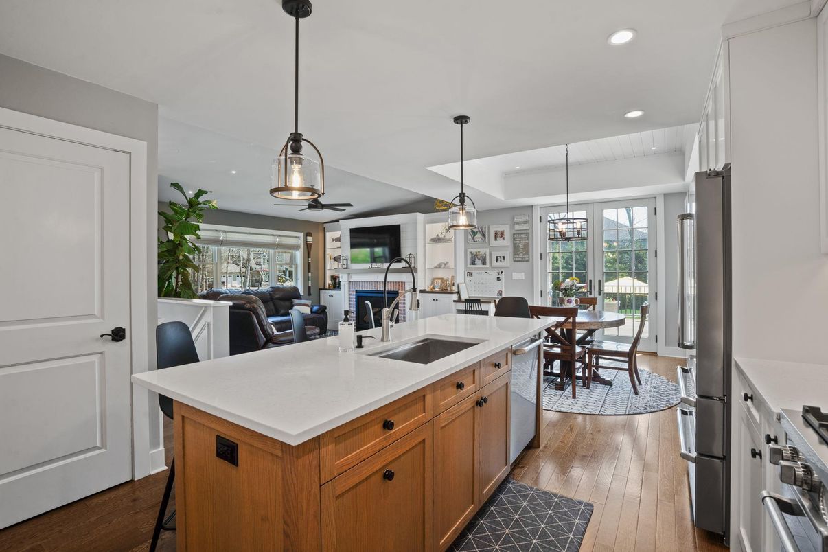 Dining room, Interior, Kitchen, Living room, Pendant Lights, Recessed Lighting, Stainless Steel Appliances, Wood Texture Flooring