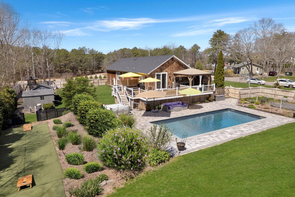 Exterior, Pool