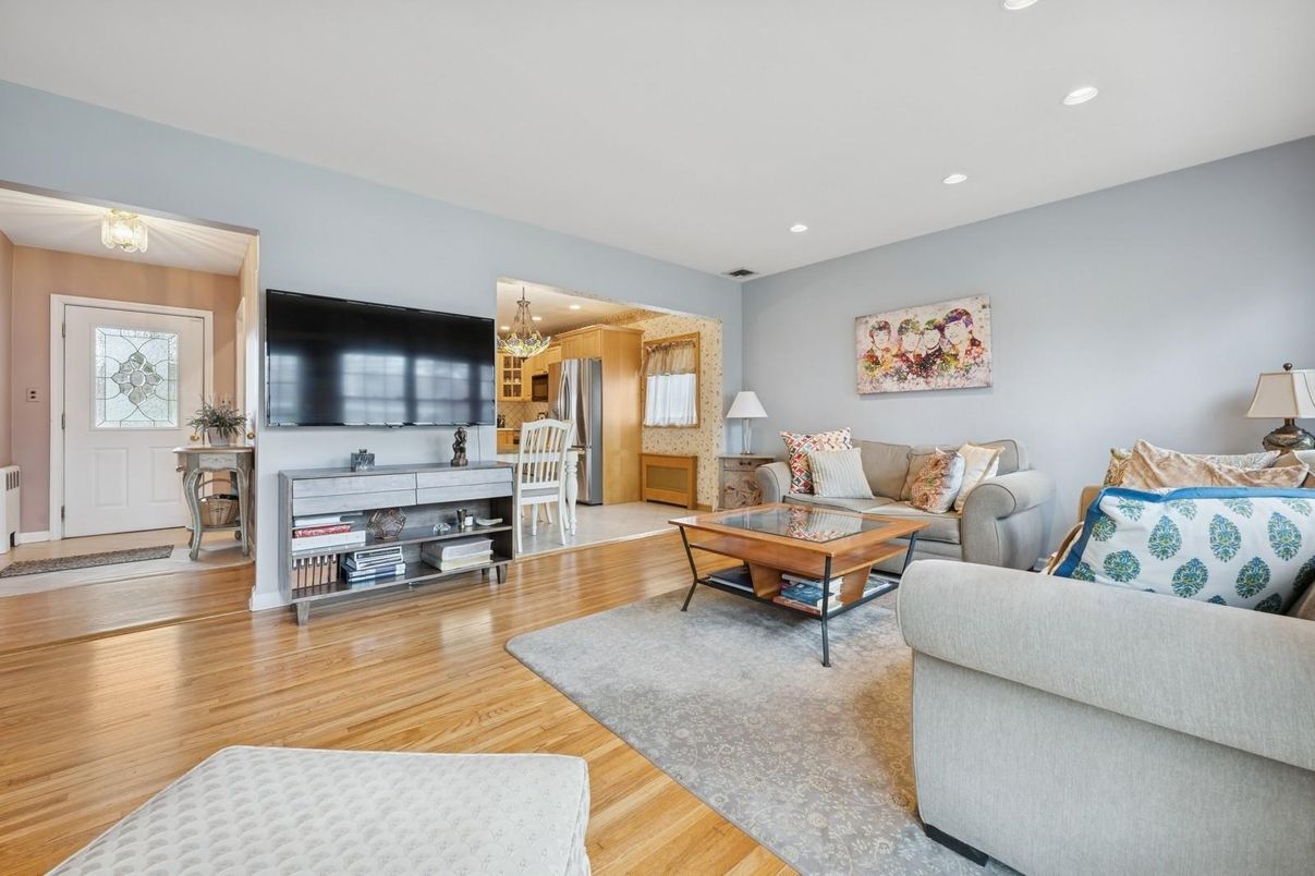 Interior, Kitchen, Living room, Pendant Lights, Recessed Lighting, Stainless Steel Appliances, Wood Texture Flooring
