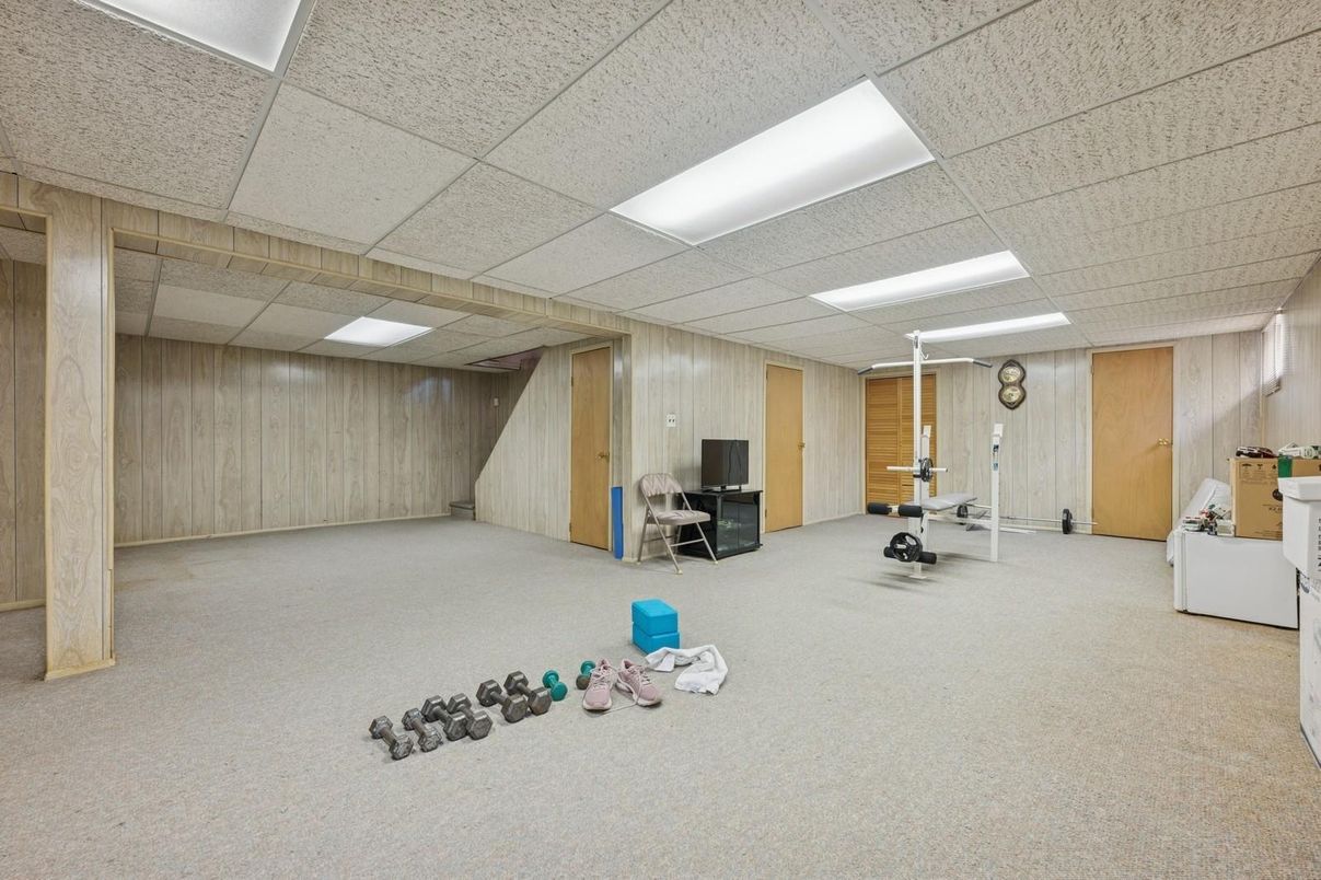 Fitness Equipment, Interior, Recessed Lighting, Wooden Walls