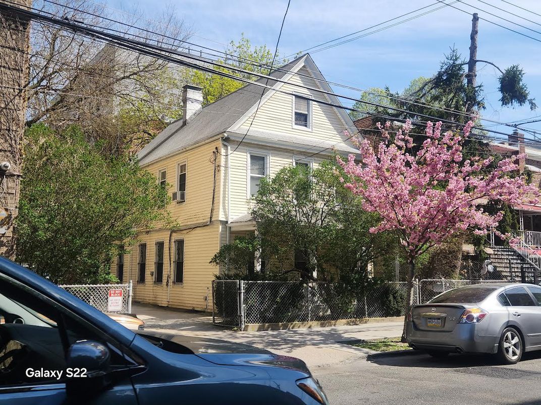 Exterior, Facade, Queen Anne Victorian