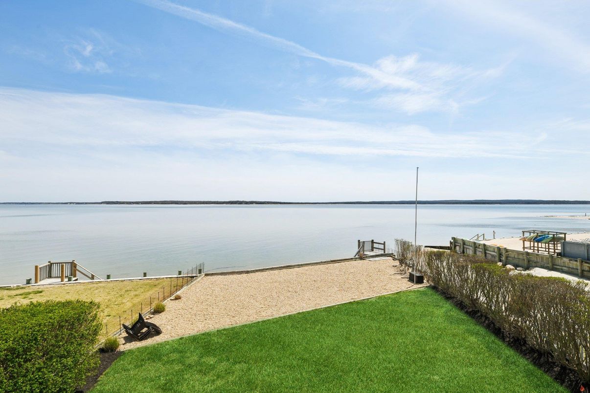 Exterior, Lake