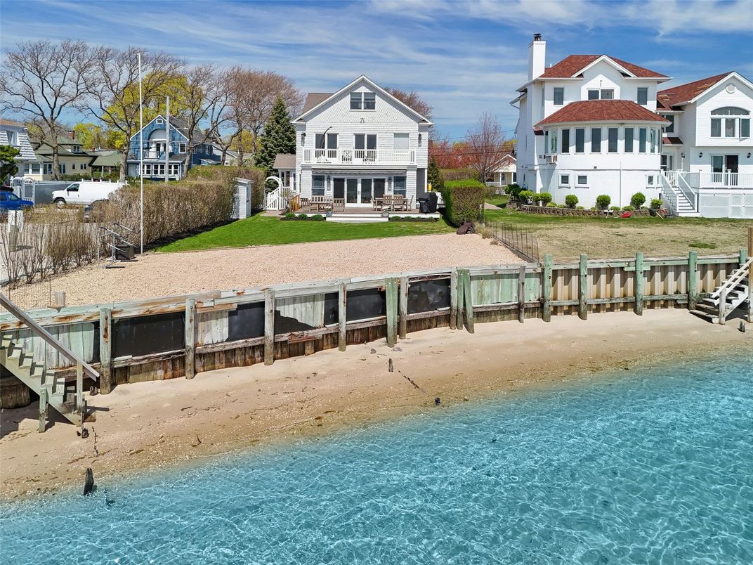 Exterior, Lake